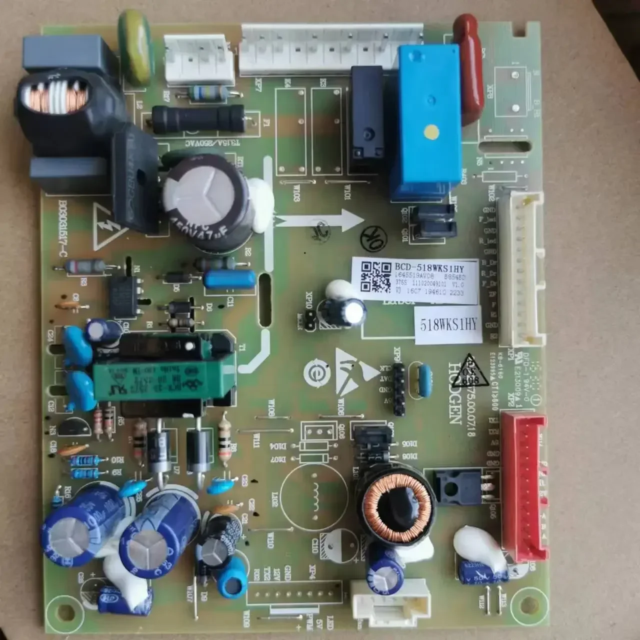 Suitable for Hisense refrigerator model 518WKS1HY 518WT 516 motherboard code 1645519 computer board 536 526W
Suitable for Hisense refrigerator model 518WKS1HY 518WT 516 motherboard code 1645519 computer board 536 526W