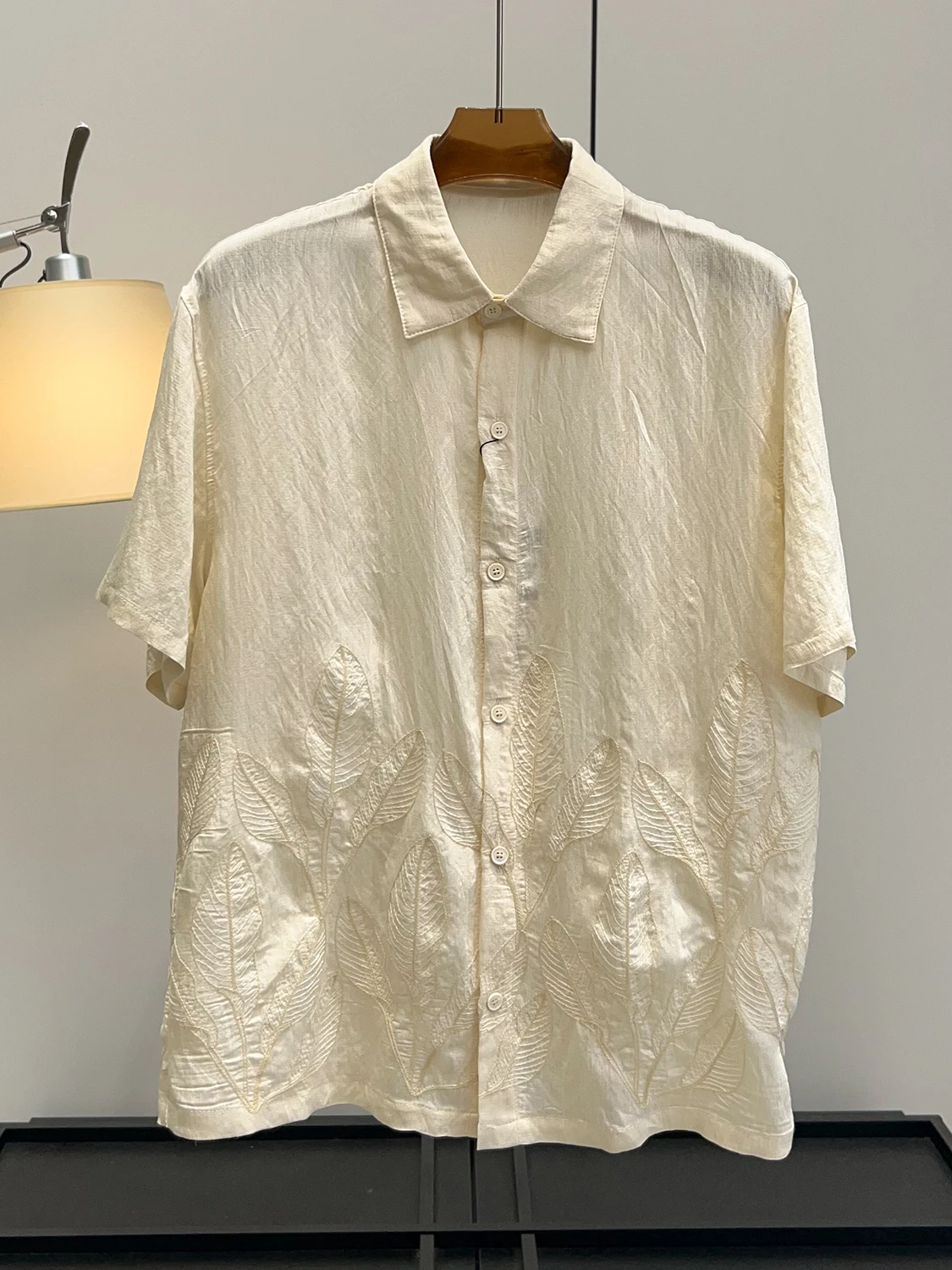 Lightweight Breathable Loose Fit Men's Short Sleeve Shirt Embroidered Floral Casual Style Summer Fashionable Button up
Lightweight Breathable Loose Fit Men's Short Sleeve Shirt Embroidered Floral Casual Style Summer Fashionable Button up