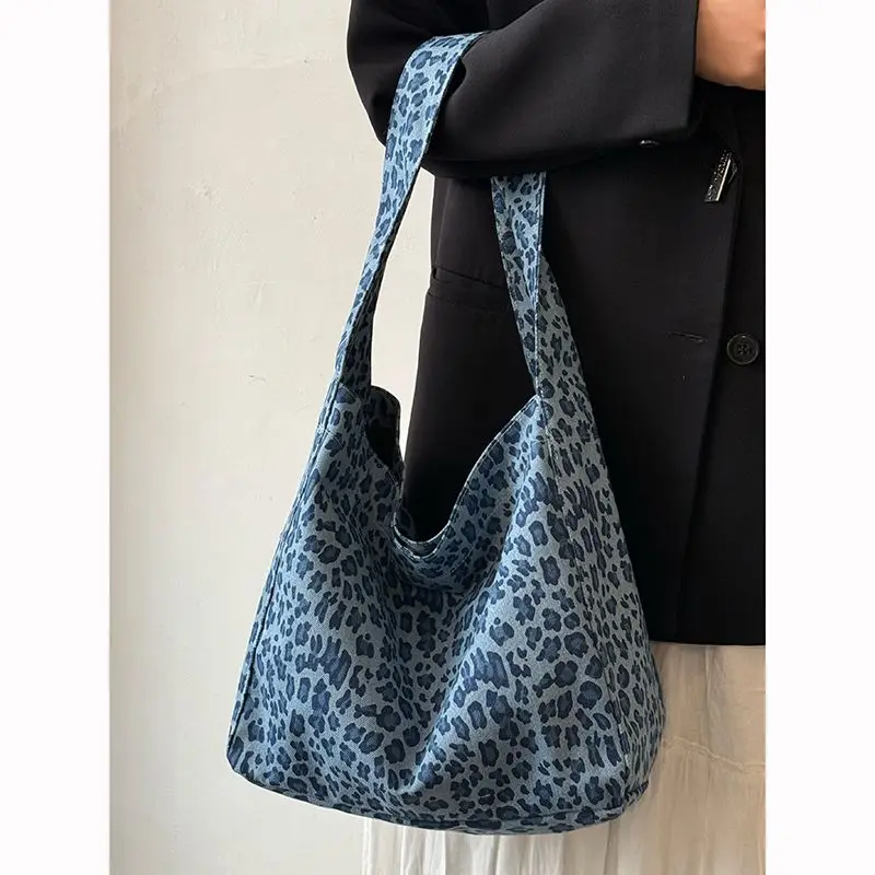 Korean Ins Style Leopard Print Canvas New Large Capacity Versatile Single Shoulder Tote Bags Niche Commuting Underarm Bag
Korean Ins Style Leopard Print Canvas New Large Capacity Versatile Single Shoulder Tote Bags Niche Commuting Underarm Bag