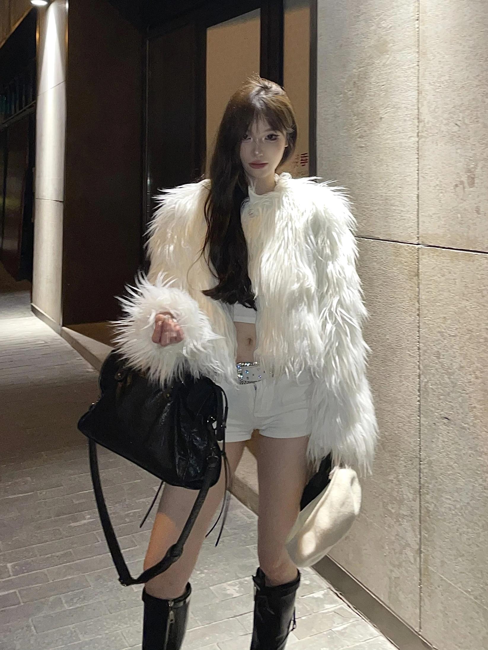 Modern Aesthetic ort Length Long Fur Warmth Environmental Protection Pearl White Faux Fur Coat Street Sle round Ne Long...
Modern Aesthetic ort Length Long Fur Warmth Environmental Protection Pearl White Faux Fur Coat Street Sle round Ne Long...