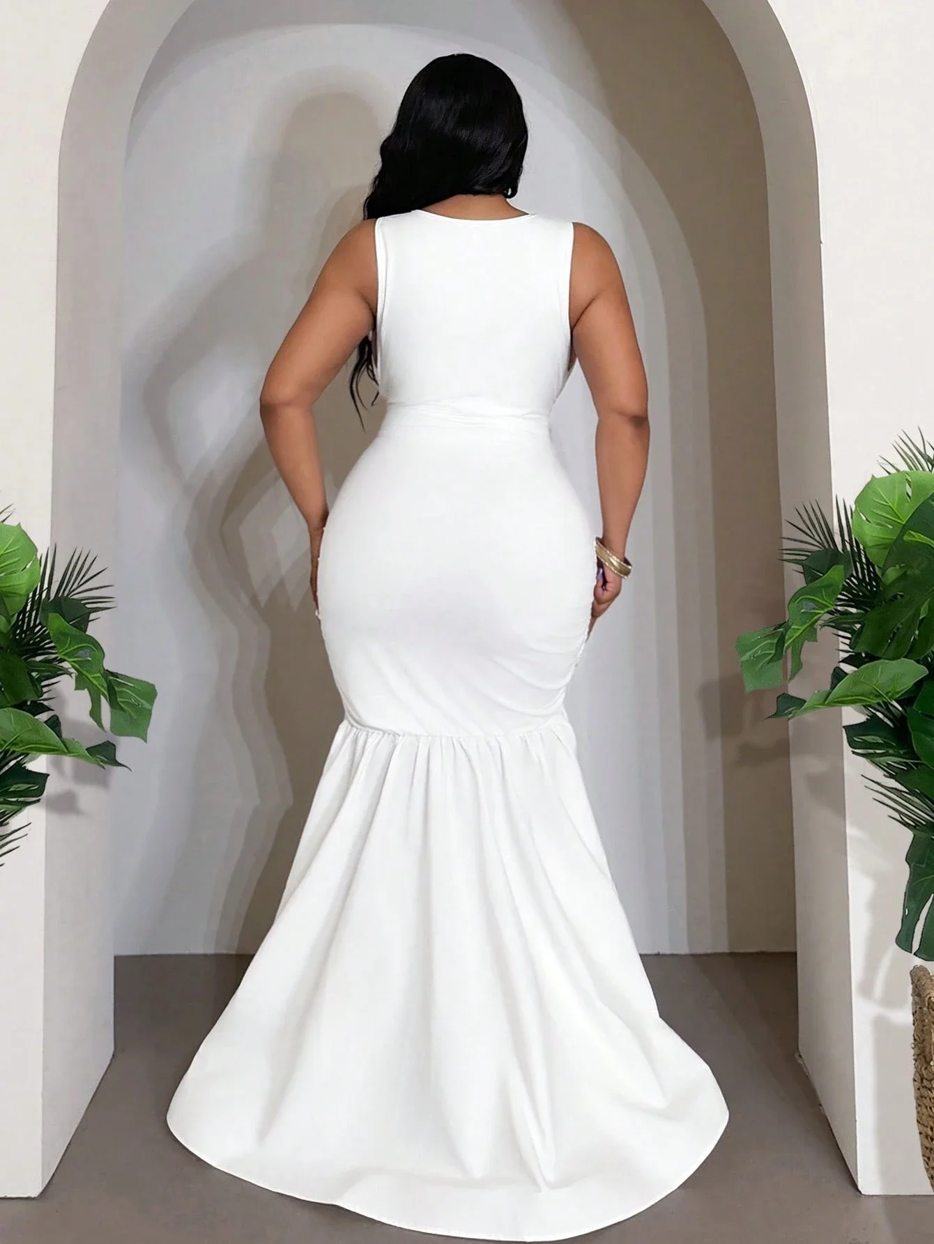 Elegant White Sleeveless Ruched Mermaid Evening Dress For Party Wedding Graduation
Elegant White Sleeveless Ruched Mermaid Evening Dress For Party Wedding Graduation