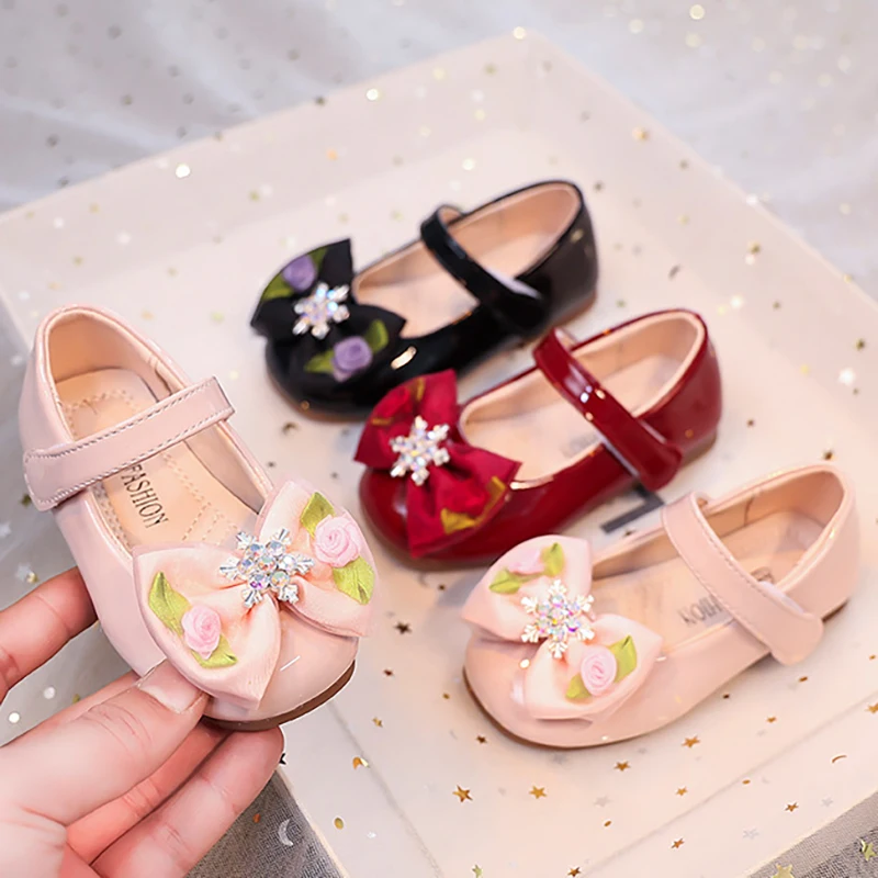 Fashion Pearl Bow Kids' Princess Leather Flats 2025 Summer New Soft Soled Anti-Slip Baby Shoes Children's Flats Shoes
Fashion Pearl Bow Kids' Princess Leather Flats 2025 Summer New Soft Soled Anti-Slip Baby Shoes Children's Flats Shoes