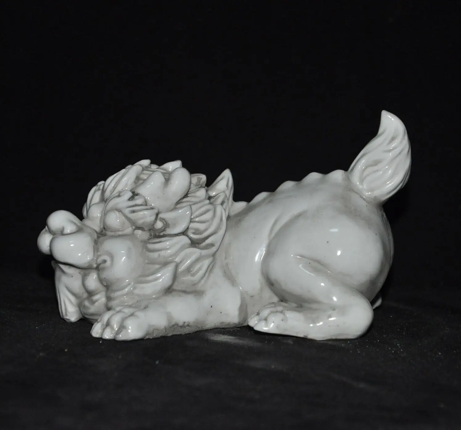 3.8" China dehua White porcelain carved fengshui Fu Foo Dog Lion beast statue
3.8" China dehua White porcelain carved fengshui Fu Foo Dog Lion beast statue