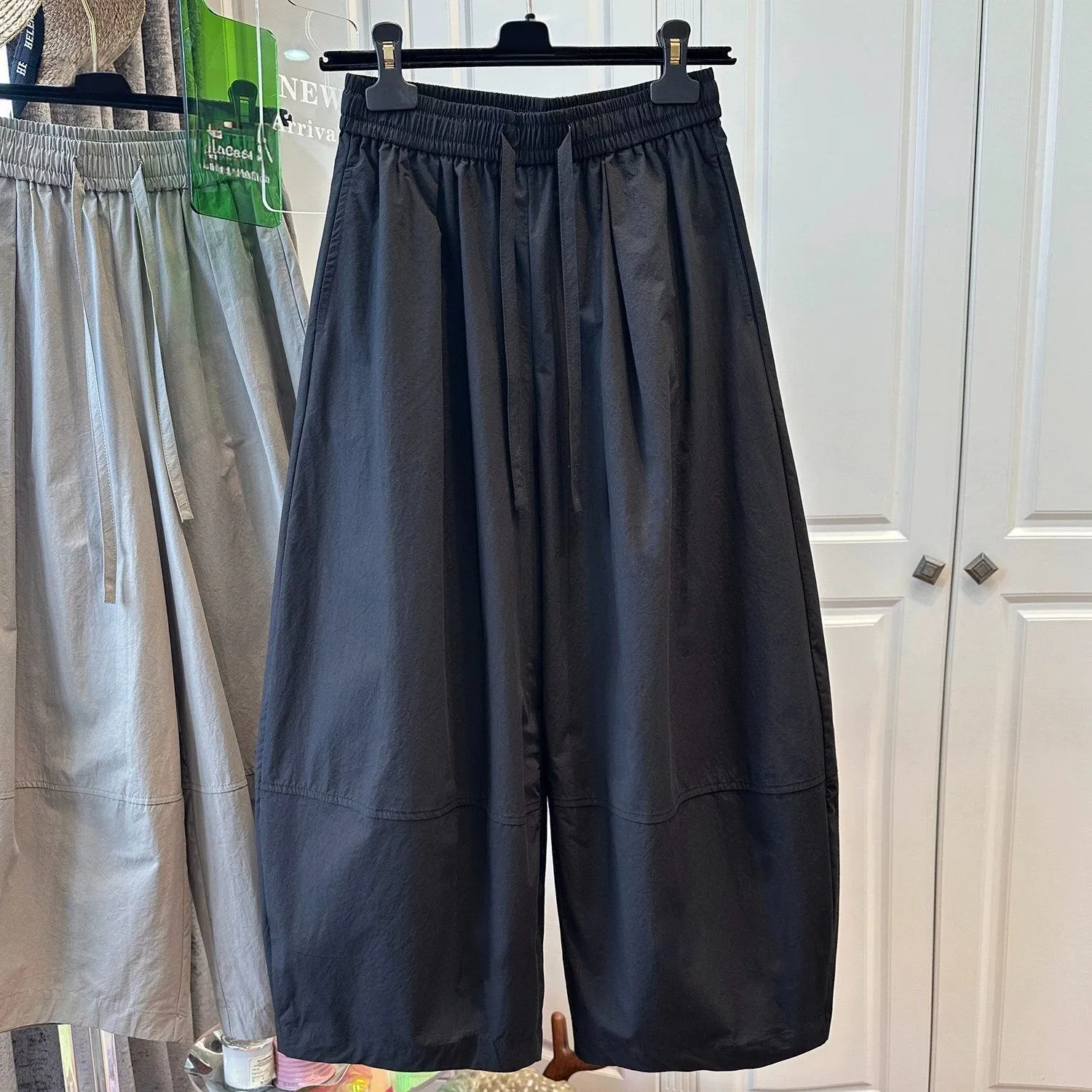 Summer plus Size 300 Pounds 2026 Retro Wide Leg Nine Point Pants Men's Fashion High Waist Slimming Casual Balloon Pants
Summer plus Size 300 Pounds 2026 Retro Wide Leg Nine Point Pants Men's Fashion High Waist Slimming Casual Balloon Pants