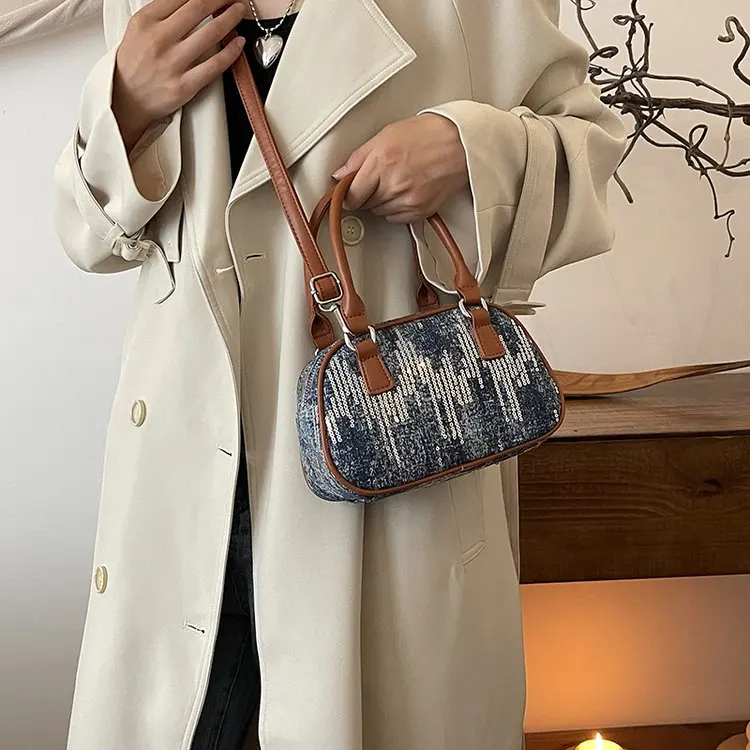 New Explosion 2649 Fashion Simple Versatile Light Luxury High Sense Commuting Niche Design Trend Casual Shoulder Bag
New Explosion 2649 Fashion Simple Versatile Light Luxury High Sense Commuting Niche Design Trend Casual Shoulder Bag
