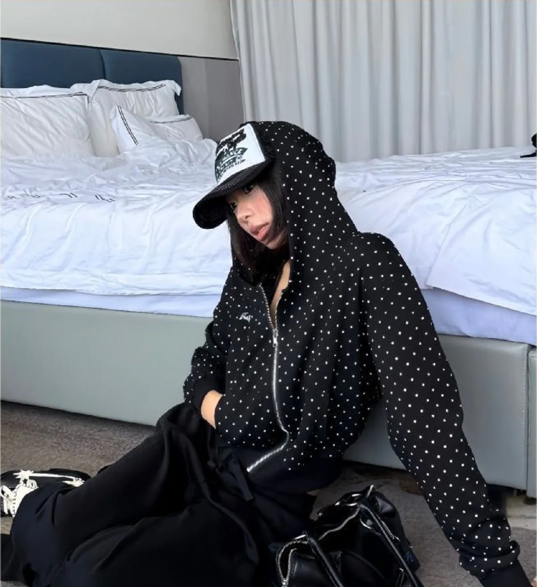 American Retro Polka Dot Full-Print Hooded Front-Shoulder Sweatshirt Cardigan Early Autumn New Hot Girl Casual Versatile Jacket
American Retro Polka Dot Full-Print Hooded Front-Shoulder Sweatshirt Cardigan Early Autumn New Hot Girl Casual Versatile Jacket