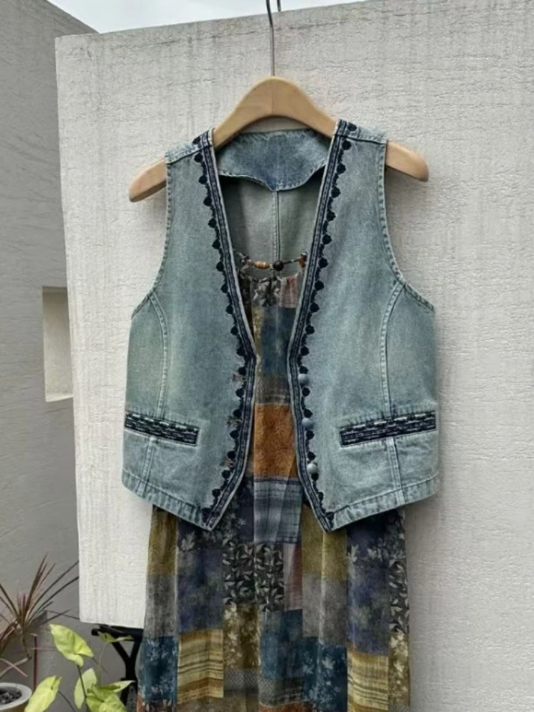 Women Vintage Spring Summer New Stylish Denim Vest V-neck Sleeveless Button Short Embroidery Casual Top
Women Vintage Spring Summer New Stylish Denim Vest V-neck Sleeveless Button Short Embroidery Casual Top
