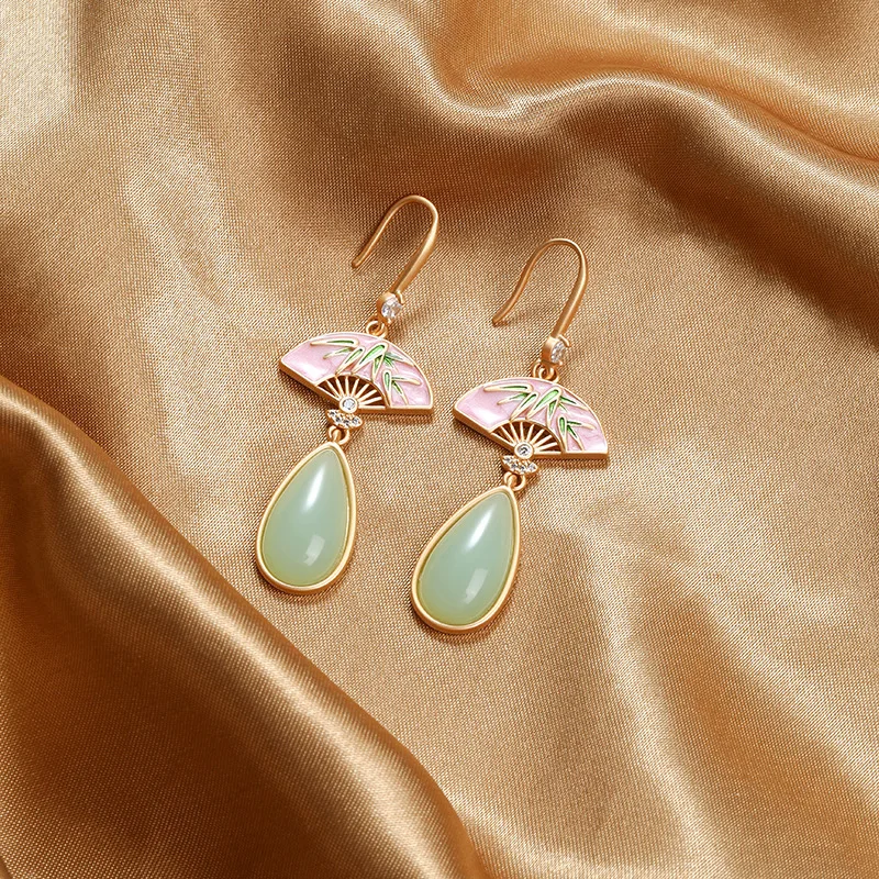 Stylish and exquisite bamboo pink and white fan-shaped earrings, high-end, long, niche, luxury and versatile ear hooks
Stylish and exquisite bamboo pink and white fan-shaped earrings, high-end, long, niche, luxury and versatile ear hooks
