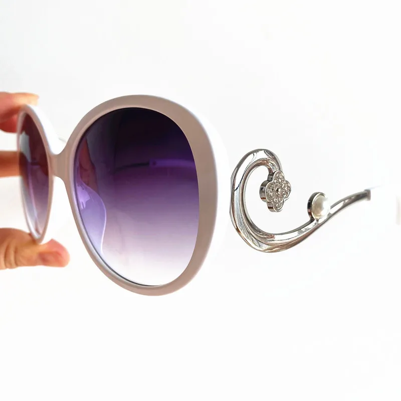 Fashion Sun Glasses Women Anti-UV Spectacles Retro Google Oversize Frame Eyeglasses Floating Clouds Temples Sunglasses
Fashion Sun Glasses Women Anti-UV Spectacles Retro Google Oversize Frame Eyeglasses Floating Clouds Temples Sunglasses