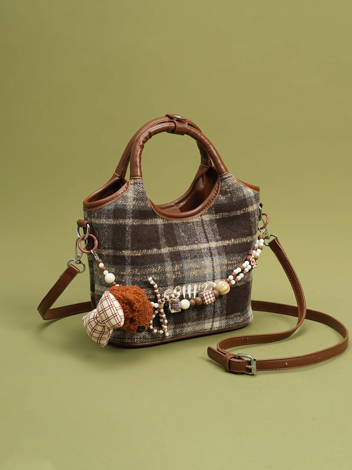 Retro Matte Suede Women's Bag Versatile Crossbody Buet Handbag Autumn New Casual Simple Large Capacity Commute Women's Tote Bags
Retro Matte Suede Women's Bag Versatile Crossbody Buet Handbag Autumn New Casual Simple Large Capacity Commute Women's Tote Bags