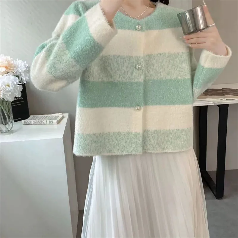 Cardigan for Women New Milk Soft Waxy Rainbow Striped Sweater Women's Autumn High-grade Sense Imitation Mink Velvet Coat Popular
Cardigan for Women New Milk Soft Waxy Rainbow Striped Sweater Women's Autumn High-grade Sense Imitation Mink Velvet Coat Popular