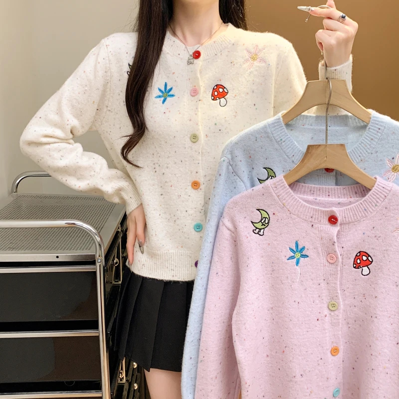 Корейский вязаный свитер с вышивкой «ленивый мультфильм», осень-зима, облегающая верхняя одежда, топ для женщин, шерсть 00%
Корейский вязаный свитер с вышивкой «ленивый мультфильм», осень-зима, облегающая верхняя одежда, топ для женщин, шерсть 00%