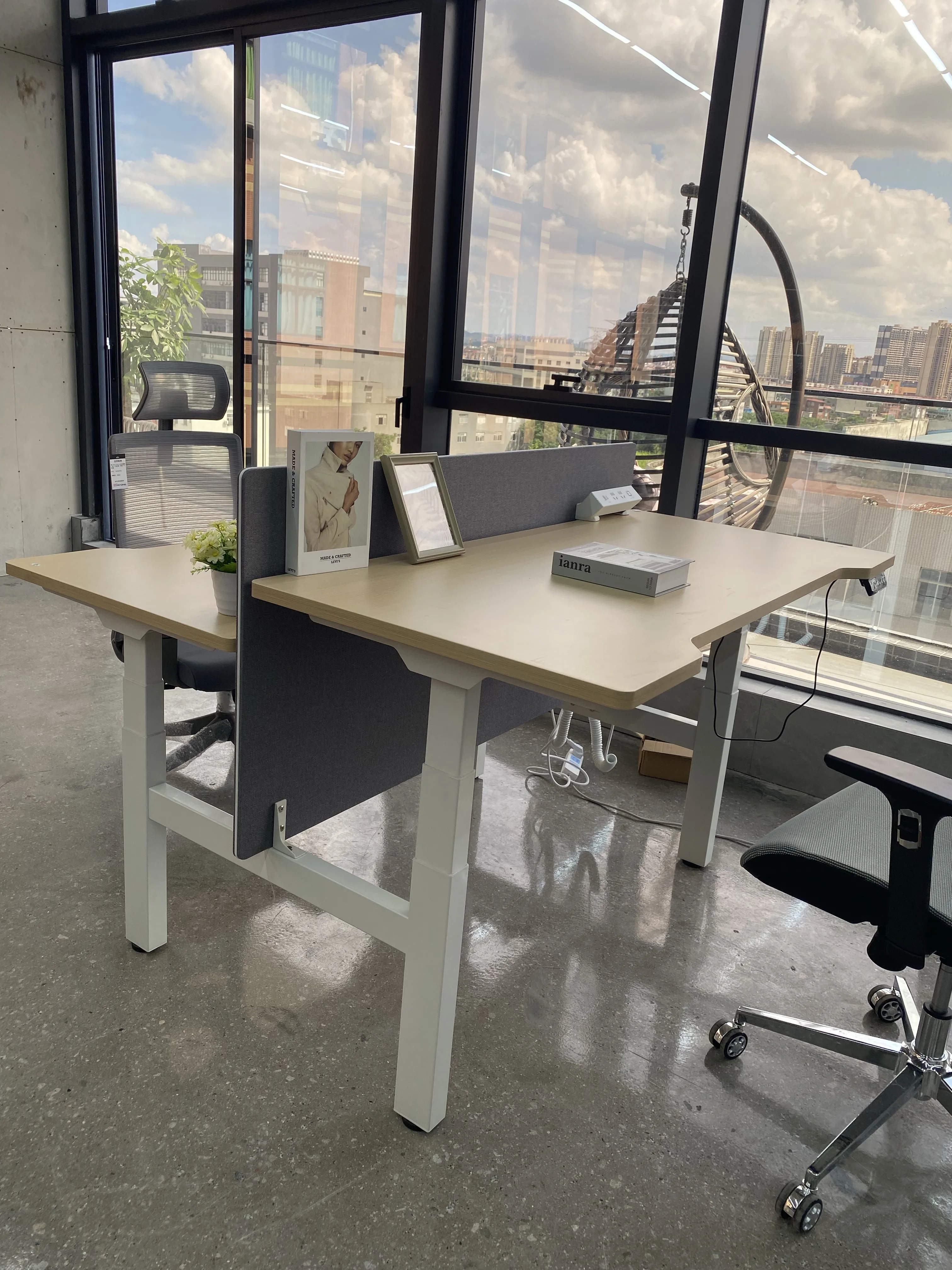 Electric Standing Desk double Staff lifting table smart electric lifting table height adjustable office staff desk workstation
Electric Standing Desk double Staff lifting table smart electric lifting table height adjustable office staff desk workstation