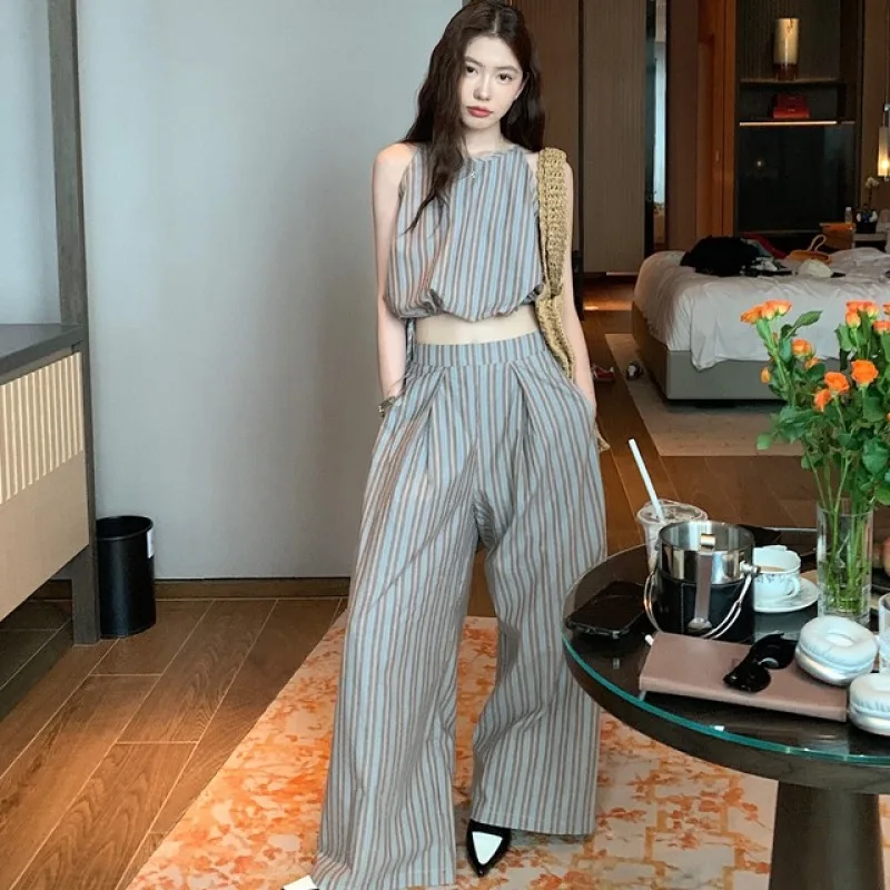 Women's Summer Vintage Striped 2 Two Piece Pants Set Halter Drawstring Crop Top with Elastic High Waist Wide Leg Trousers
Women's Summer Vintage Striped 2 Two Piece Pants Set Halter Drawstring Crop Top with Elastic High Waist Wide Leg Trousers