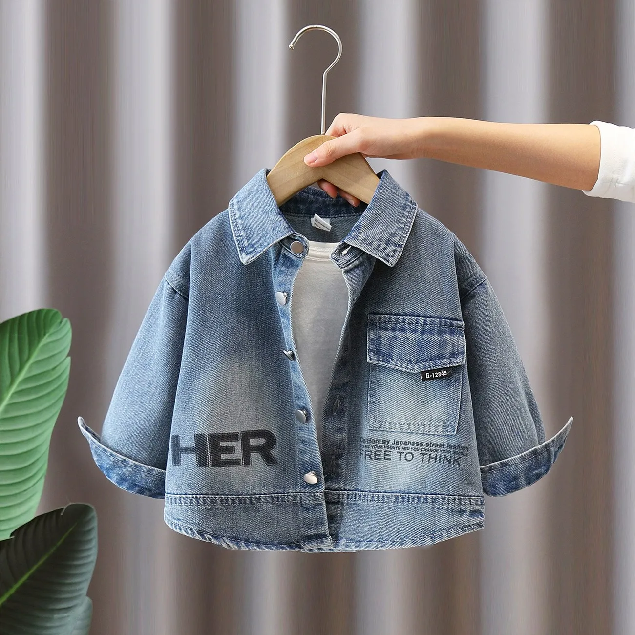Boys' Spring and Autumn Jacket Fashion New Style Children's Baby Flip Collar Casual Cowboy Coat
Boys' Spring and Autumn Jacket Fashion New Style Children's Baby Flip Collar Casual Cowboy Coat