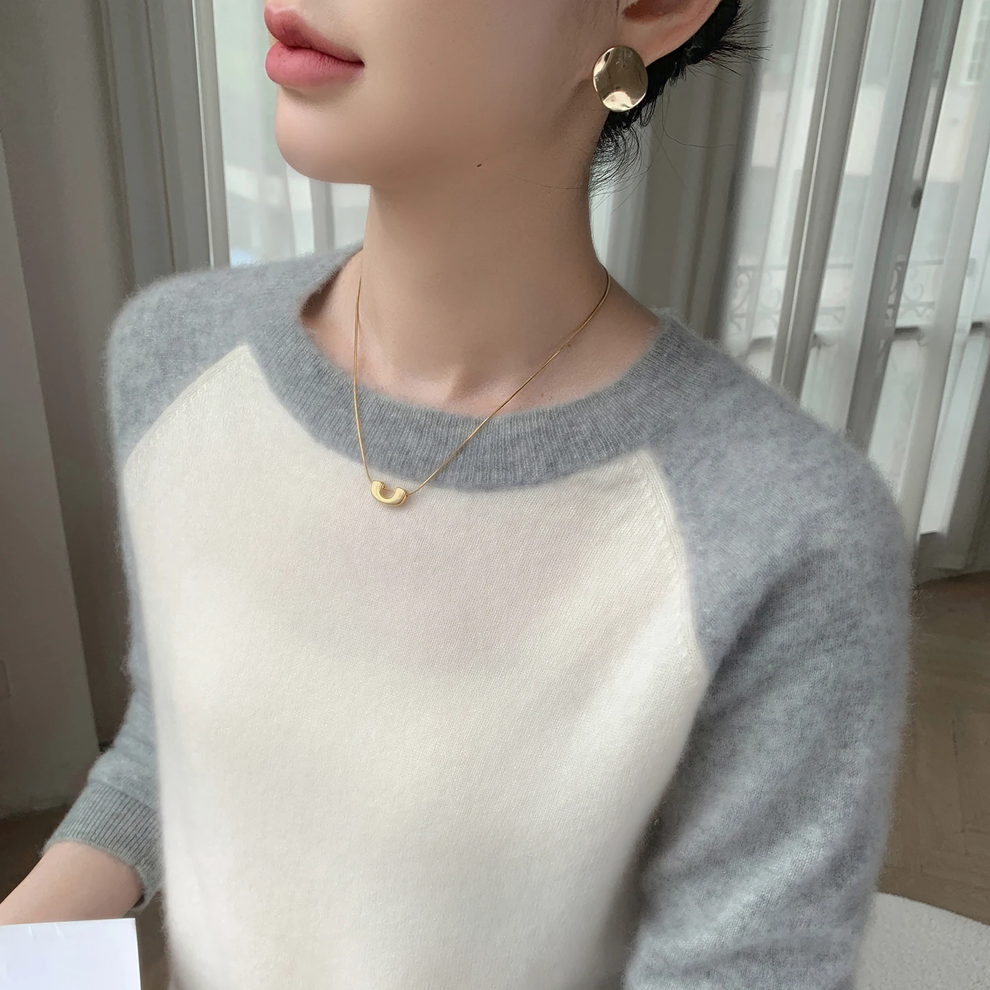 Новый женский пуловер из 100% чистого кашемира, повседневные топы с круглым вырезом и цветными блоками, вязаный свитер, базовая теплая блузка
Новый женский пуловер из 100% чистого кашемира, повседневные топы с круглым вырезом и цветными блоками, вязаный свитер, базовая теплая блузка