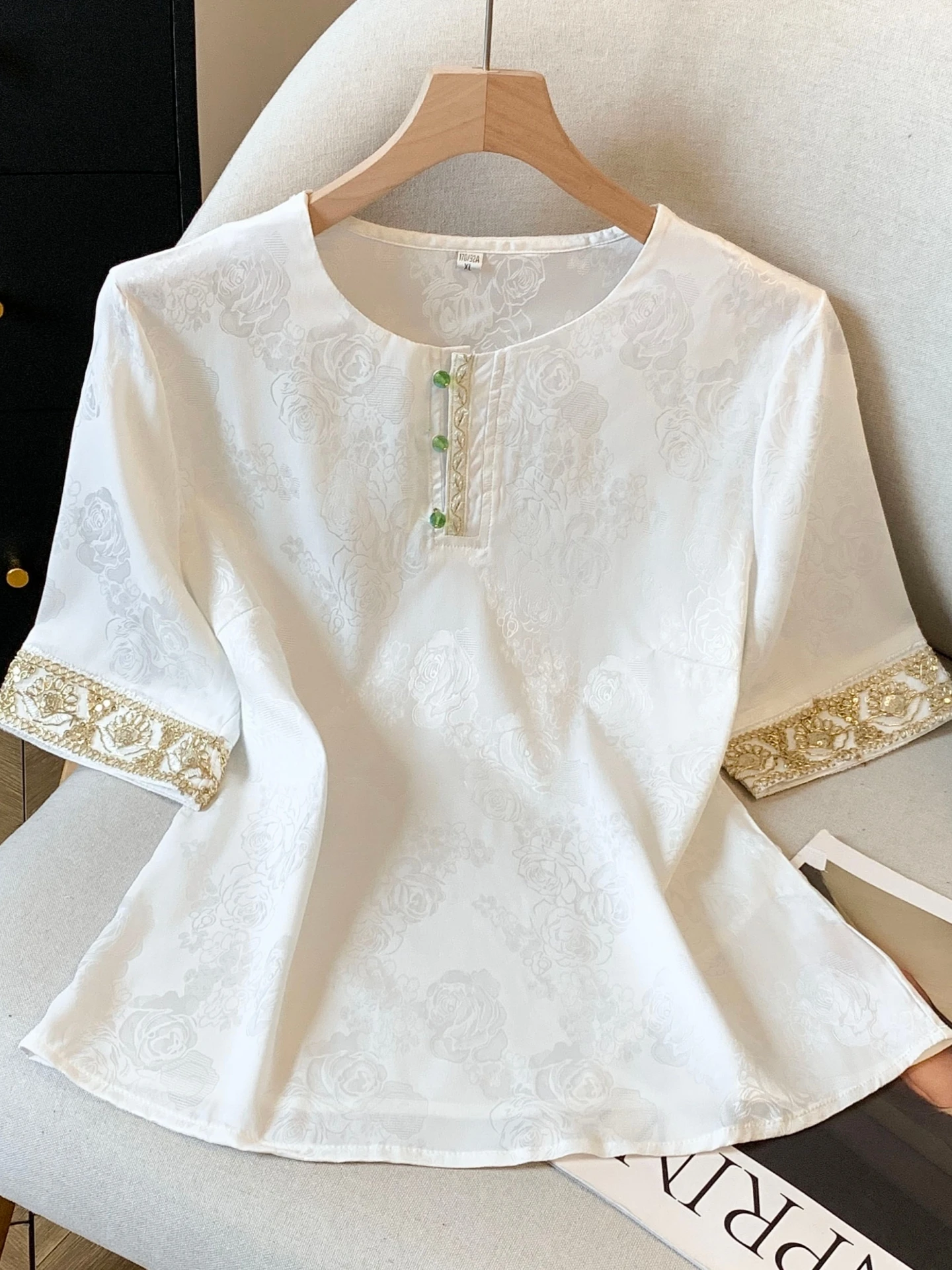 New Chinese Style Short Sleeve Shirt Women's Summer 2026 Large Size Fat MM Retro Embroidery Base Top Button round Neck Thin
New Chinese Style Short Sleeve Shirt Women's Summer 2026 Large Size Fat MM Retro Embroidery Base Top Button round Neck Thin