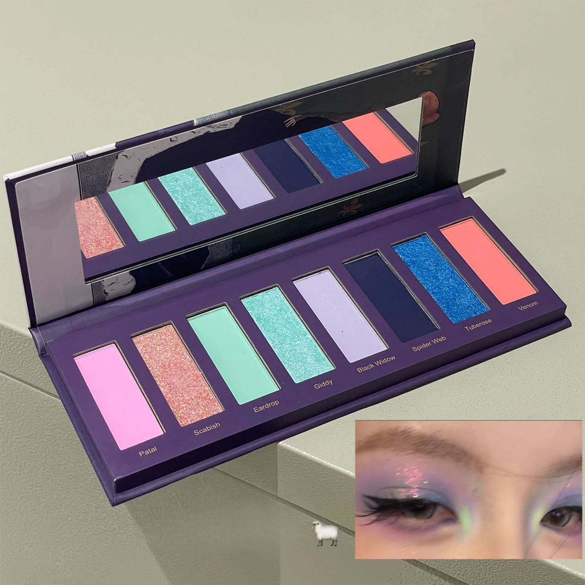 Smoky makeup flash cos Spice Girls stage makeup pearlescent improve complexion easy to apply long-lasting color eyeshadow disc
Smoky makeup flash cos Spice Girls stage makeup pearlescent improve complexion easy to apply long-lasting color eyeshadow disc