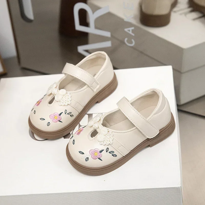 Girls Fashion Shoes Hollowed-out Embroidered 2025 Brand New Children Princess Shoes Non-slip Soft Sole Kids Flat Shoe Pu Leather
Girls Fashion Shoes Hollowed-out Embroidered 2025 Brand New Children Princess Shoes Non-slip Soft Sole Kids Flat Shoe Pu Leather