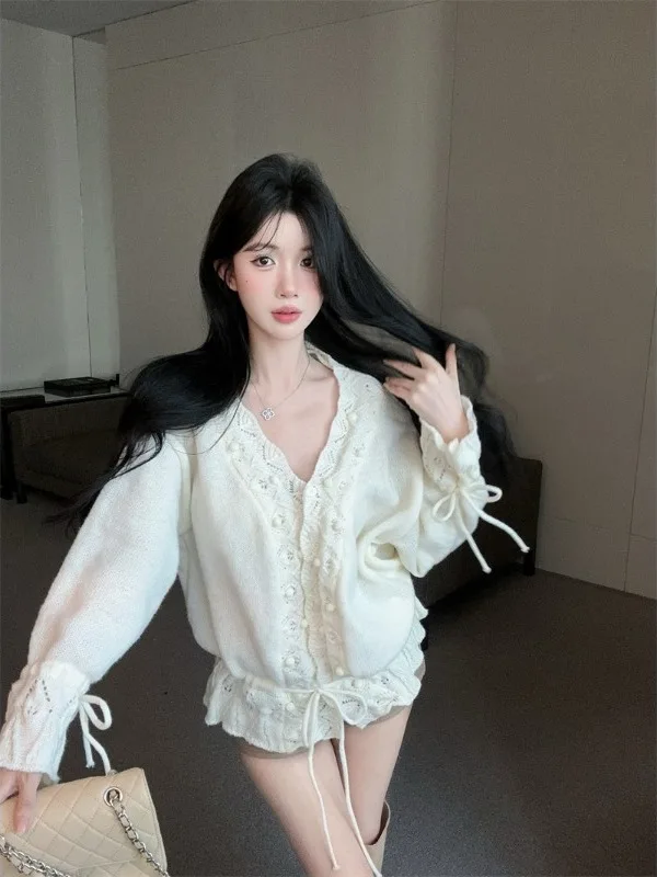 Sweet Soft V-Neck Loose Sweater Women's Autumn Winter Lazy Loose Feeling Personality Belt Long Sleeve Top Nicole Rose C301
Sweet Soft V-Neck Loose Sweater Women's Autumn Winter Lazy Loose Feeling Personality Belt Long Sleeve Top Nicole Rose C301
