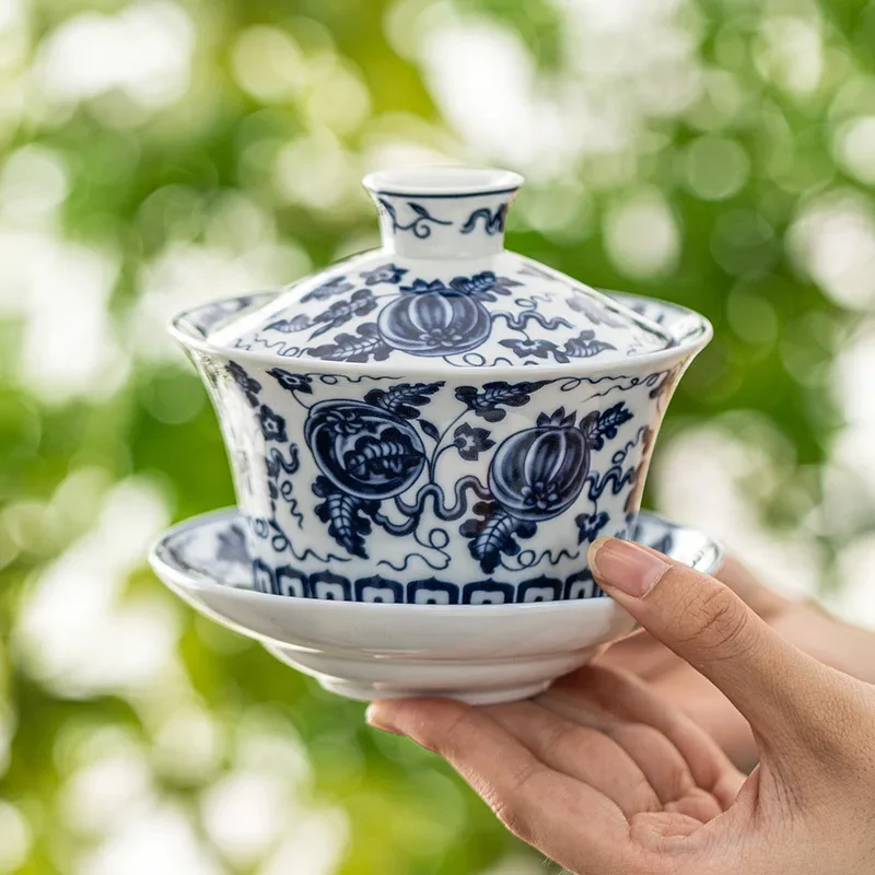 CLLminimalist blue and white ceramic cover bowl, single large shadow blue kung fu tea set, retro tea bowl, tea cup
CLLminimalist blue and white ceramic cover bowl, single large shadow blue kung fu tea set, retro tea bowl, tea cup