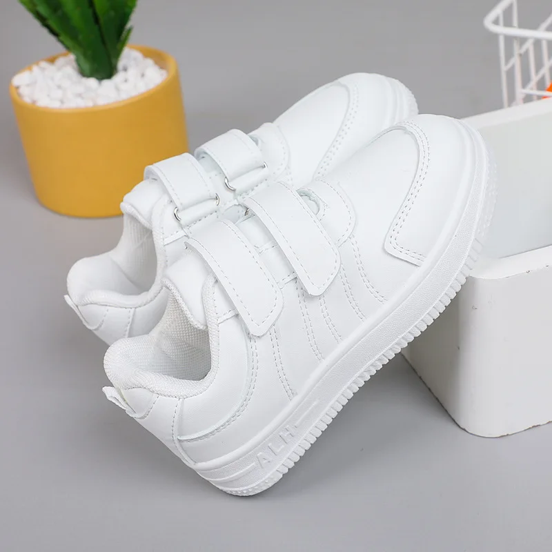 Tenis Sneakers Kids Spring/Autumn New Boys Girls Sports Shoes Casual Board Shoes Leather Soft Soled Children Small White Shoes
Tenis Sneakers Kids Spring/Autumn New Boys Girls Sports Shoes Casual Board Shoes Leather Soft Soled Children Small White Shoes