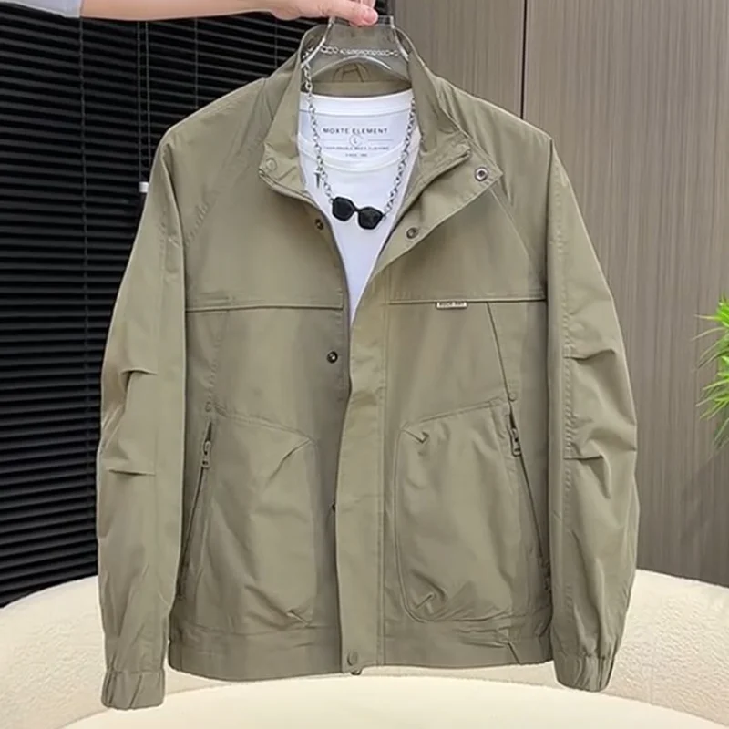 Повседневная рабочая одежда Jaet, мужская весна-осень 2024, новинка модного тренда, воротник-стойка, длинная све, простая ветровка, полиэфирная ткань
Повседневная рабочая одежда Jaet, мужская весна-осень 2024, новинка модного тренда, воротник-стойка, длинная све, простая ветровка, полиэфирная ткань