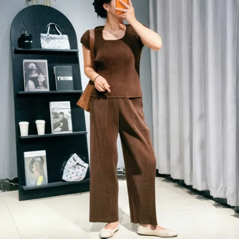 Miyake Pleated T-Shirt 2026 Summer New Square Neck Short Sleeve Top Simple Straight Elastic Waist Pants Women's Elegant Clothing
Miyake Pleated T-Shirt 2026 Summer New Square Neck Short Sleeve Top Simple Straight Elastic Waist Pants Women's Elegant Clothing