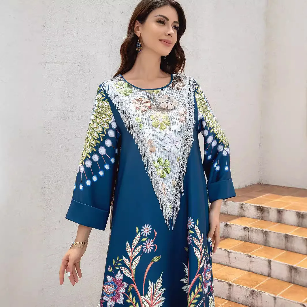 Middle Eastern Muslim ladies' abaya. It is a new-style dress from Dubai and Turkey, featuring chest appliques and tassels.
Middle Eastern Muslim ladies' abaya. It is a new-style dress from Dubai and Turkey, featuring chest appliques and tassels.