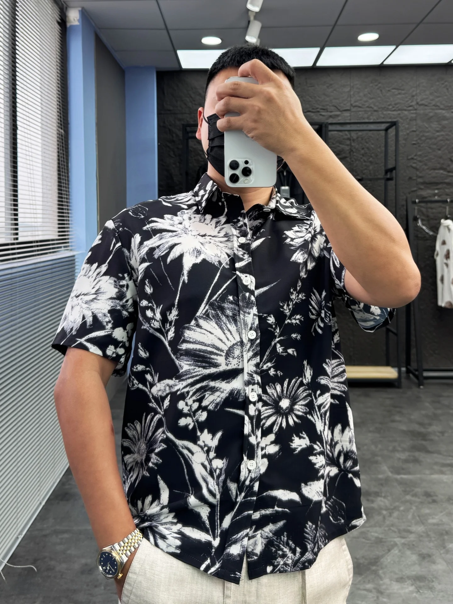 Svip Cabinet 1200 Summer Hawaii Style Men's Casual Short Sleeve Floral Shirt Breathable Loose Fit Comfortable Polyester Fiber
Svip Cabinet 1200 Summer Hawaii Style Men's Casual Short Sleeve Floral Shirt Breathable Loose Fit Comfortable Polyester Fiber