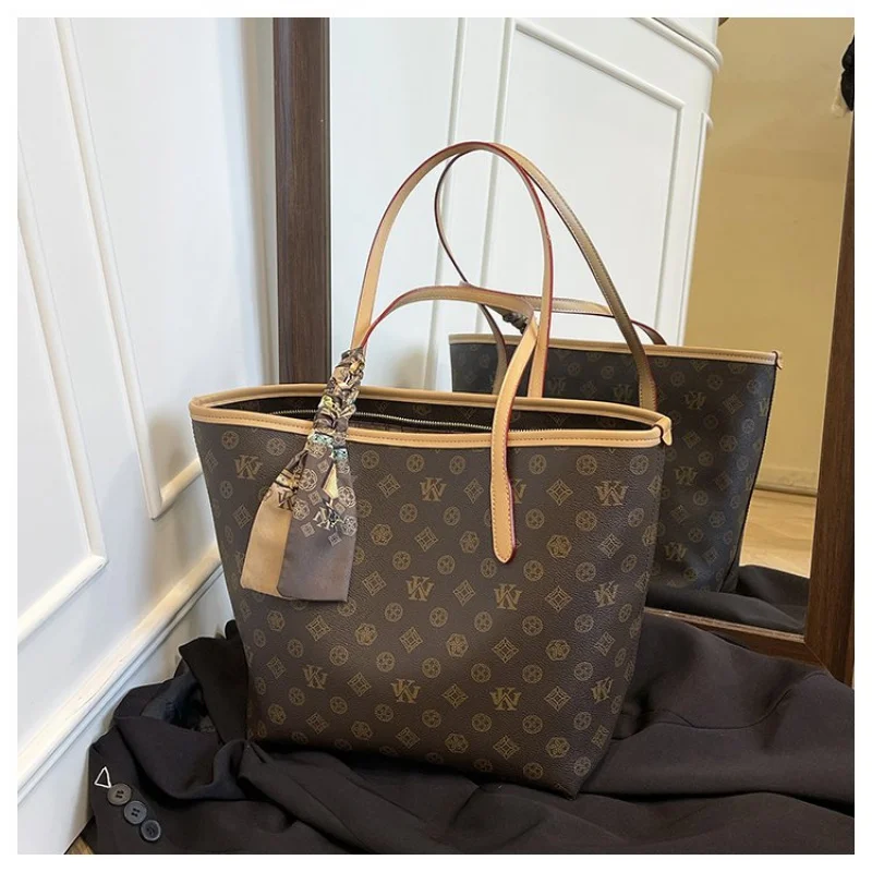 Trendy Commuter Bag For Women Leather Crossbody Handbag Luxury Elegant Practical Design
Trendy Commuter Bag For Women Leather Crossbody Handbag Luxury Elegant Practical Design