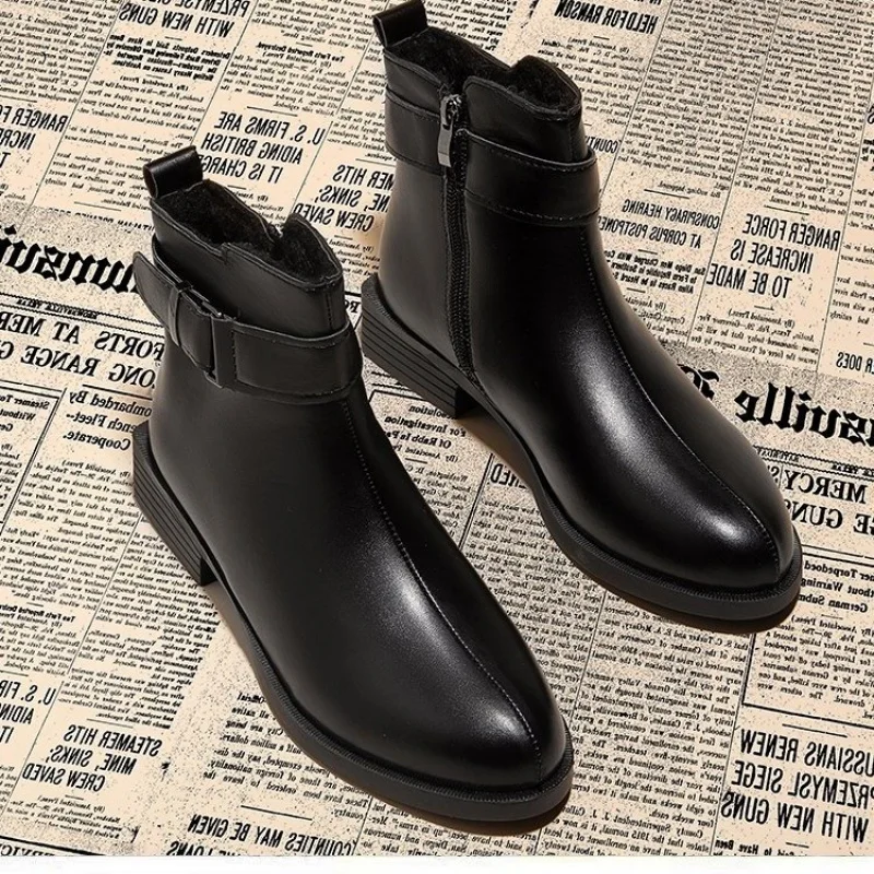 Women's Chelsea Ankle Boots for Autumn/Winter - Platform Side Zipper Metal Buckle Decor Soft Leather Wear-Resistant Boots
Women's Chelsea Ankle Boots for Autumn/Winter - Platform Side Zipper Metal Buckle Decor Soft Leather Wear-Resistant Boots