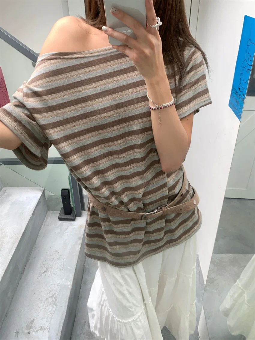 Alien Kitty 2026 Summer Loose T-Shirts Women Off Shoulders Daily Skew Collar Short Sleeve Casual Stripes Sexy Office Lady Tees
Alien Kitty 2026 Summer Loose T-Shirts Women Off Shoulders Daily Skew Collar Short Sleeve Casual Stripes Sexy Office Lady Tees