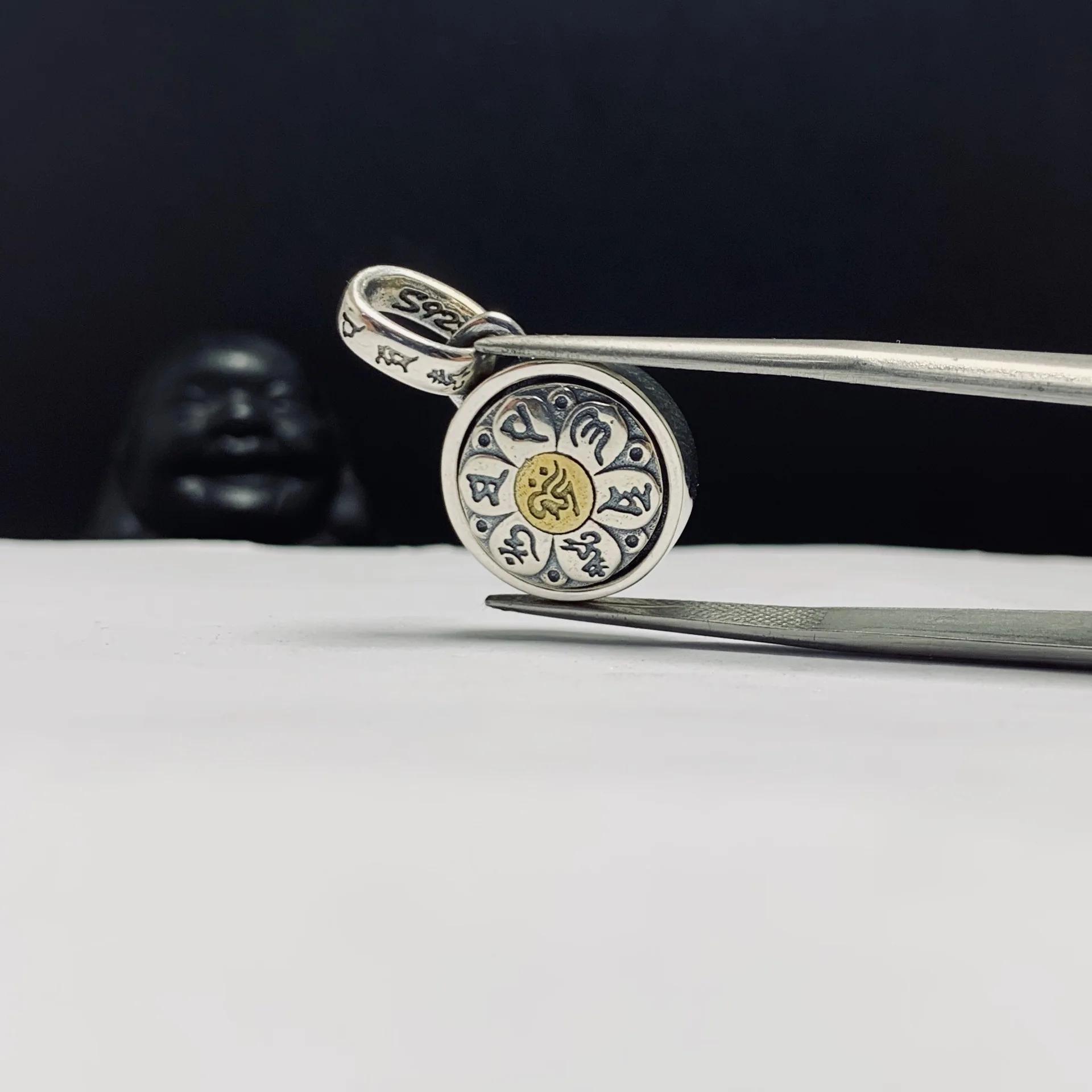 S925 Серебряная подвеска с шестью символами, вращающаяся подвеска, серебряные ювелирные изделия
S925 Серебряная подвеска с шестью символами, вращающаяся подвеска, серебряные ювелирные изделия