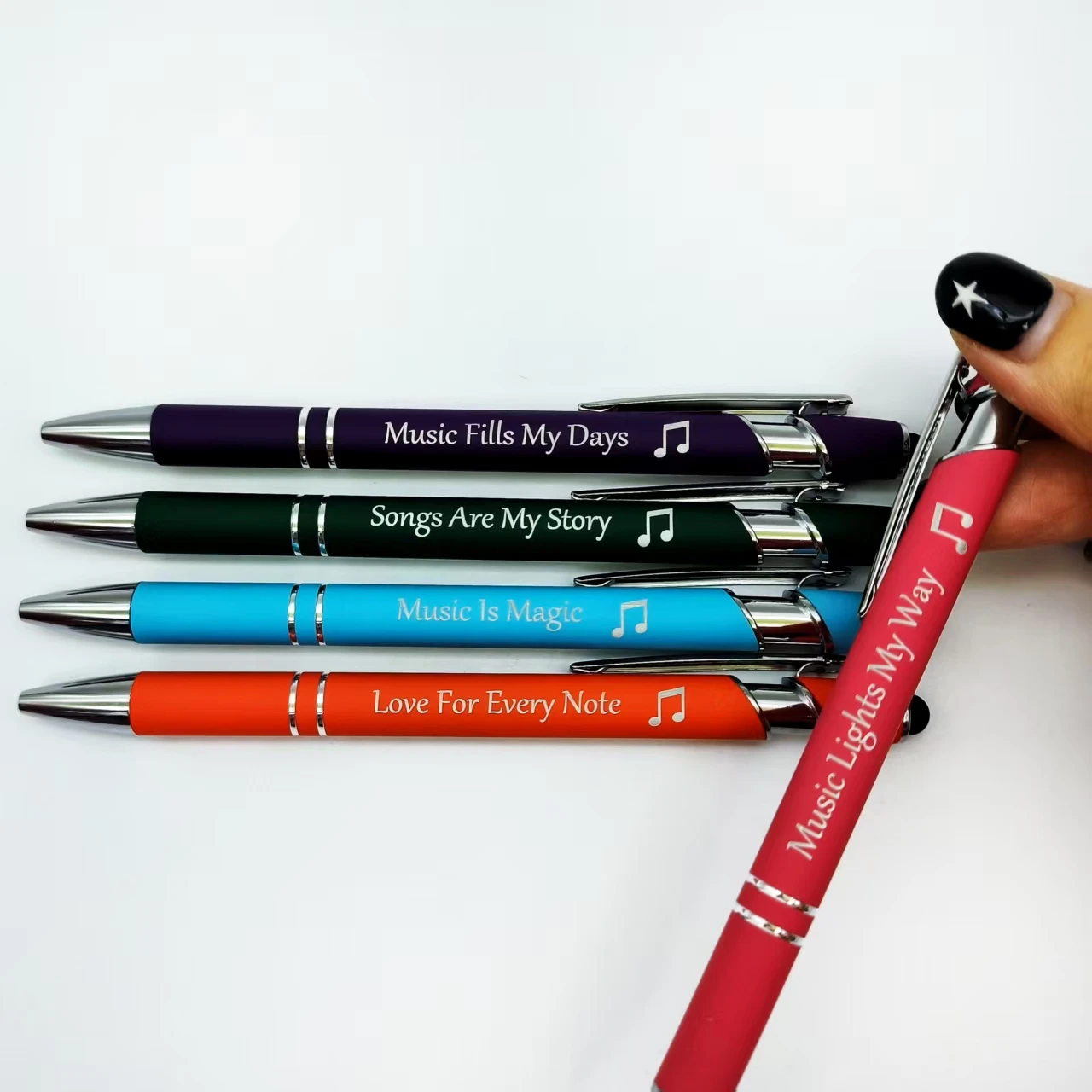 8 шт./15 шт. выдвижная шариковая ручка с рисунком музыкального символа, музыкальными фразами любви, металлическая ручка, шариковая ручка в подарок на праздник
8 шт./15 шт. выдвижная шариковая ручка с рисунком музыкального символа, музыкальными фразами любви, металлическая ручка, шариковая ручка в подарок на праздник