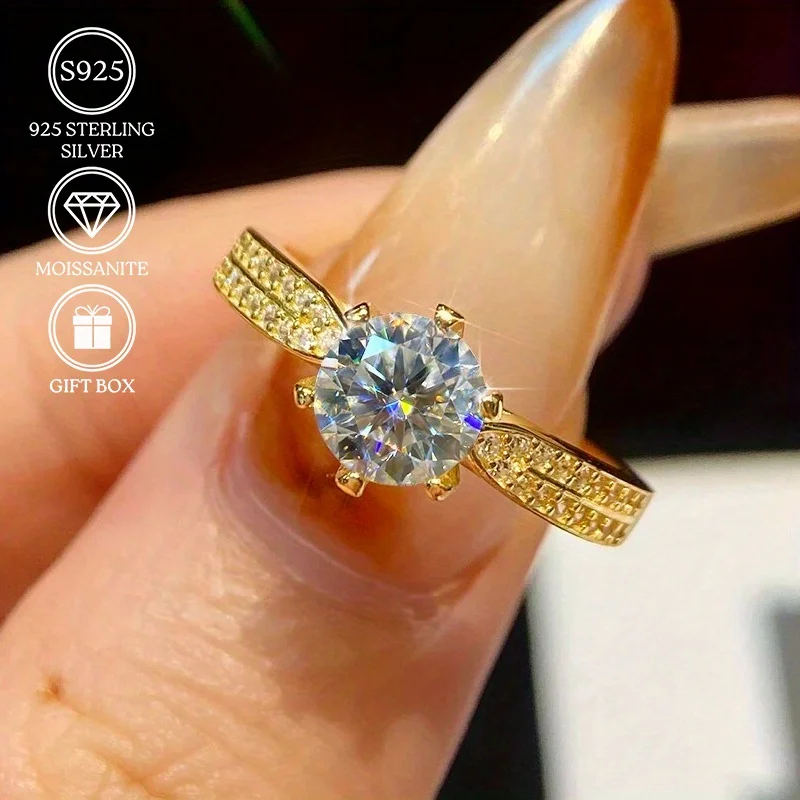 1pc 1.0 Carat 925 Silver Ring, White Moissanite Ring, Simple and Classic, It Is Suitable for Everyday Wear and A Variety.
1pc 1.0 Carat 925 Silver Ring, White Moissanite Ring, Simple and Classic, It Is Suitable for Everyday Wear and A Variety.