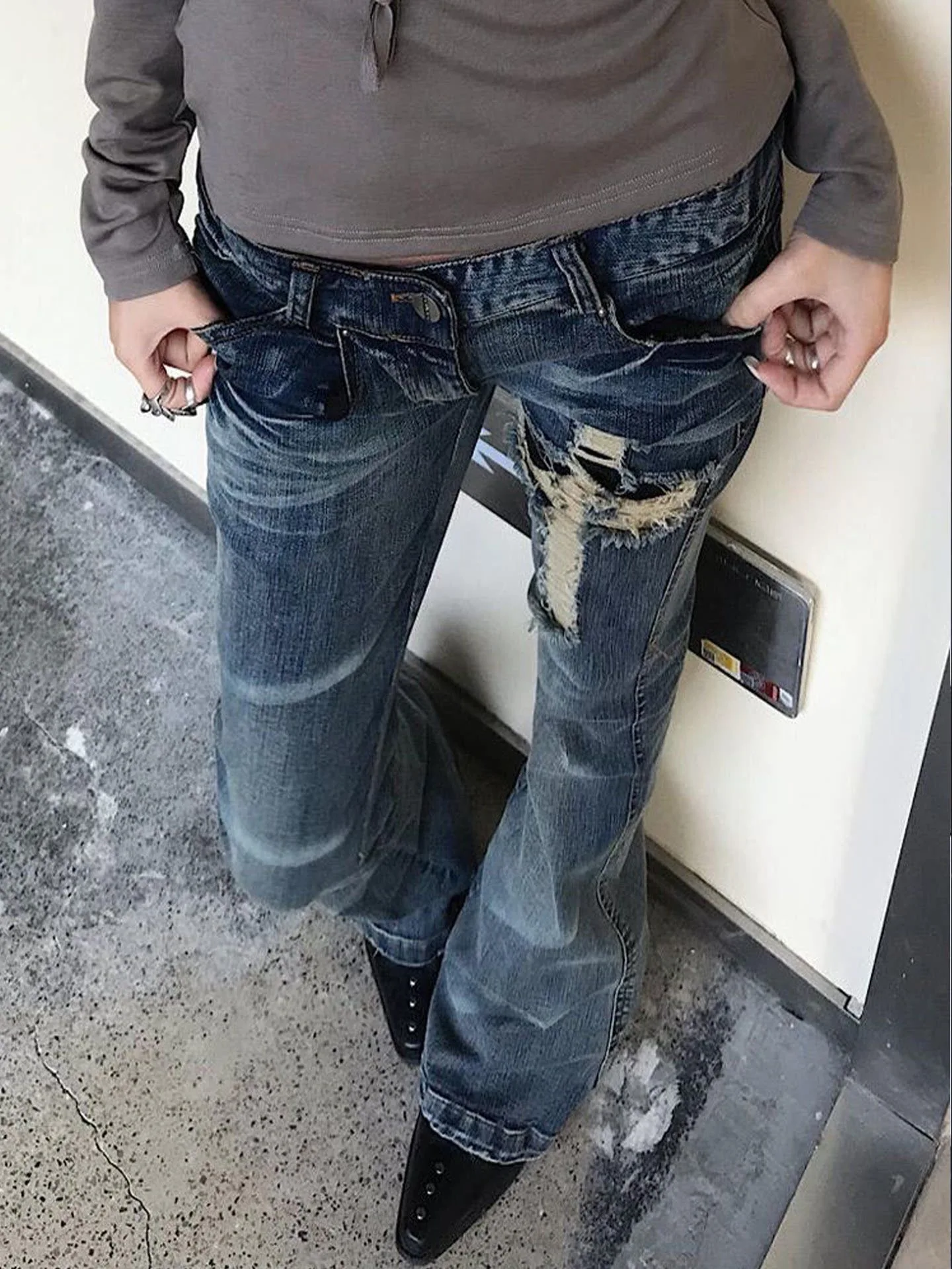 Y2k Harajuku Women Zipper Denim Pant Spring High Waist Vintage Hollow Out Hole Pants Streetwear Women's Clothes Fashion Trousers
Y2k Harajuku Women Zipper Denim Pant Spring High Waist Vintage Hollow Out Hole Pants Streetwear Women's Clothes Fashion Trousers