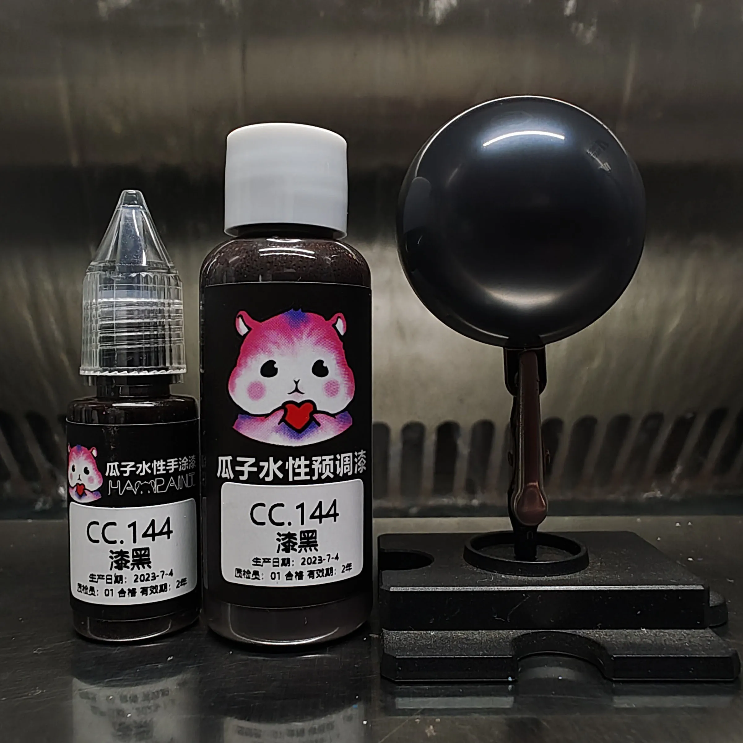 Лаковая краска HAMPAINT Pitch-Dark Spray, ручная роспись, водная, предварительно смешанная краска CC.144
Лаковая краска HAMPAINT Pitch-Dark Spray, ручная роспись, водная, предварительно смешанная краска CC.144