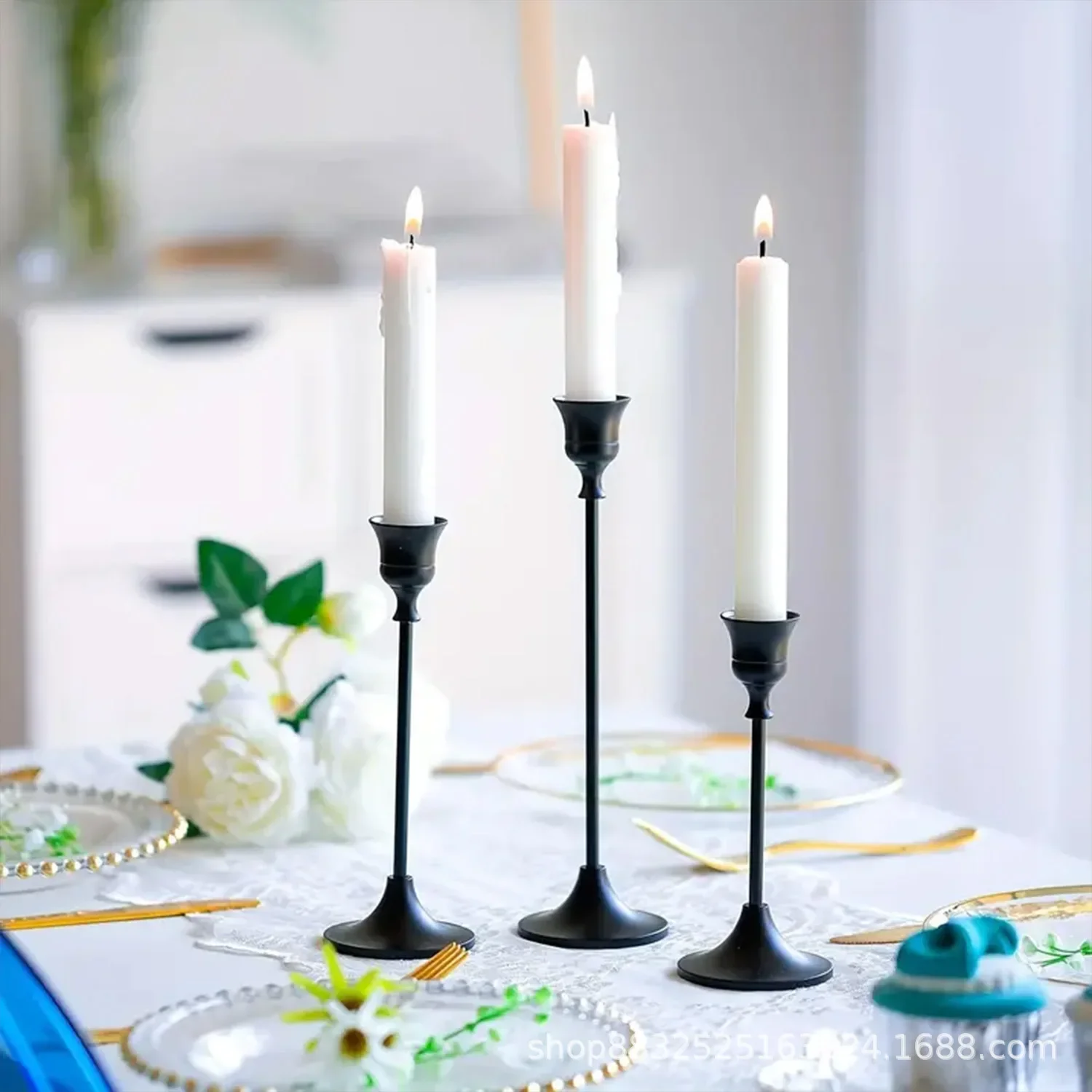 3Pcs Set Metal Candle Holder Romantic Candlelight Dinner Candle Cup Festival Atmosphere Ornament Christmas Wedding Decoration
3Pcs Set Metal Candle Holder Romantic Candlelight Dinner Candle Cup Festival Atmosphere Ornament Christmas Wedding Decoration
