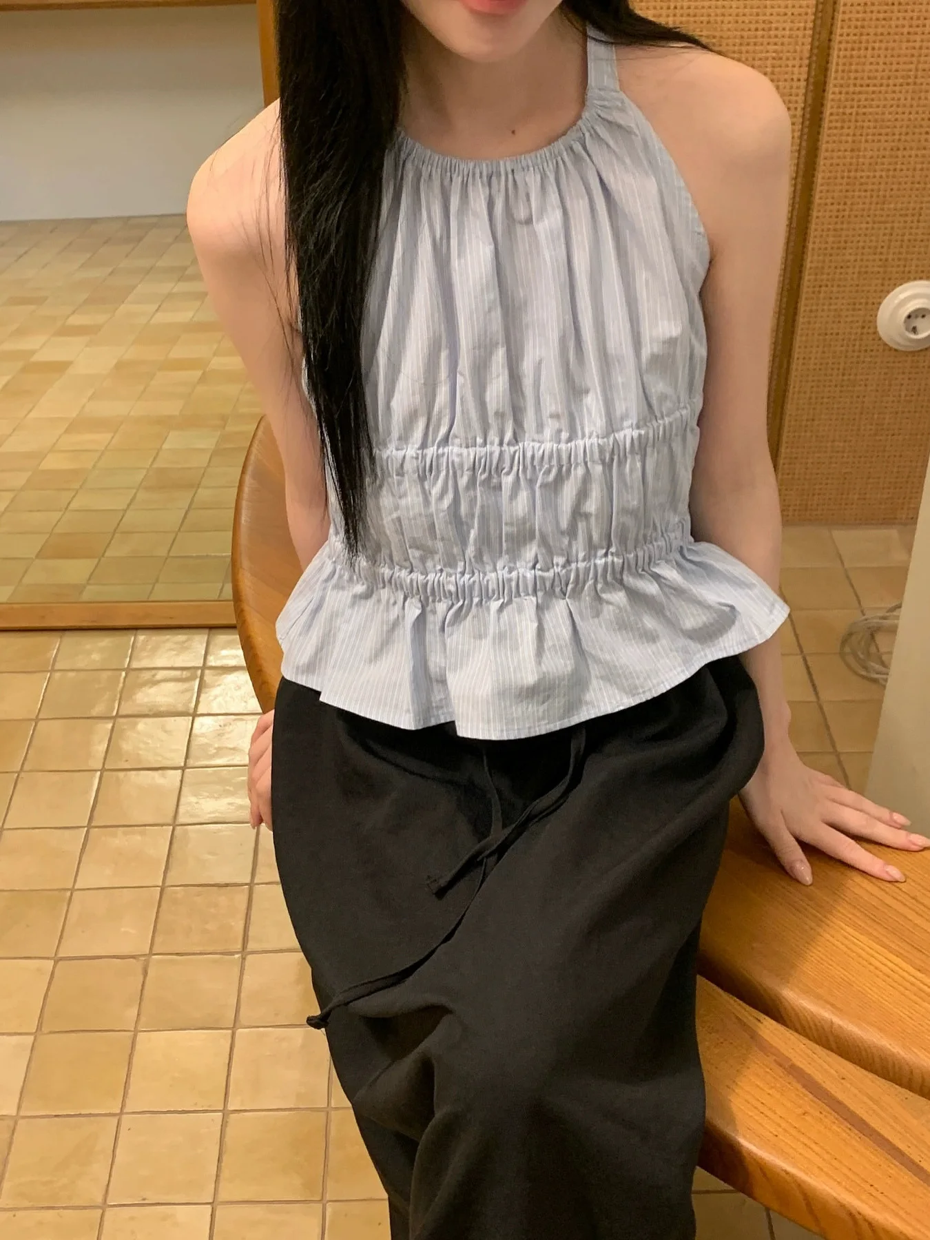 Smooth Neck Hanging Strap Vest High Cold Style Summer New Arrival Women's Knitted Thin Fabric Fashionable Neck Strap...
Smooth Neck Hanging Strap Vest High Cold Style Summer New Arrival Women's Knitted Thin Fabric Fashionable Neck Strap...