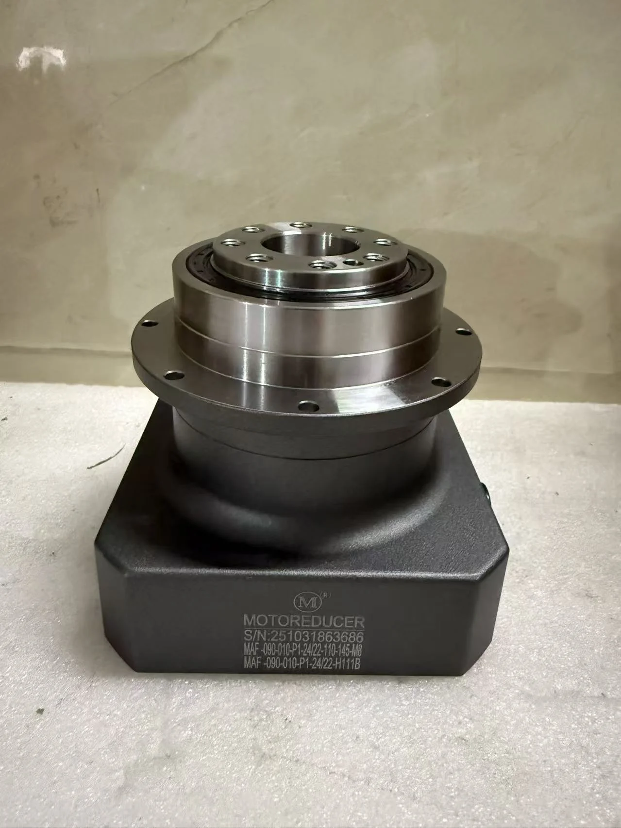 Motor reducer MAF-090-010-P1-24/22-110-145-M8
Motor reducer MAF-090-010-P1-24/22-110-145-M8