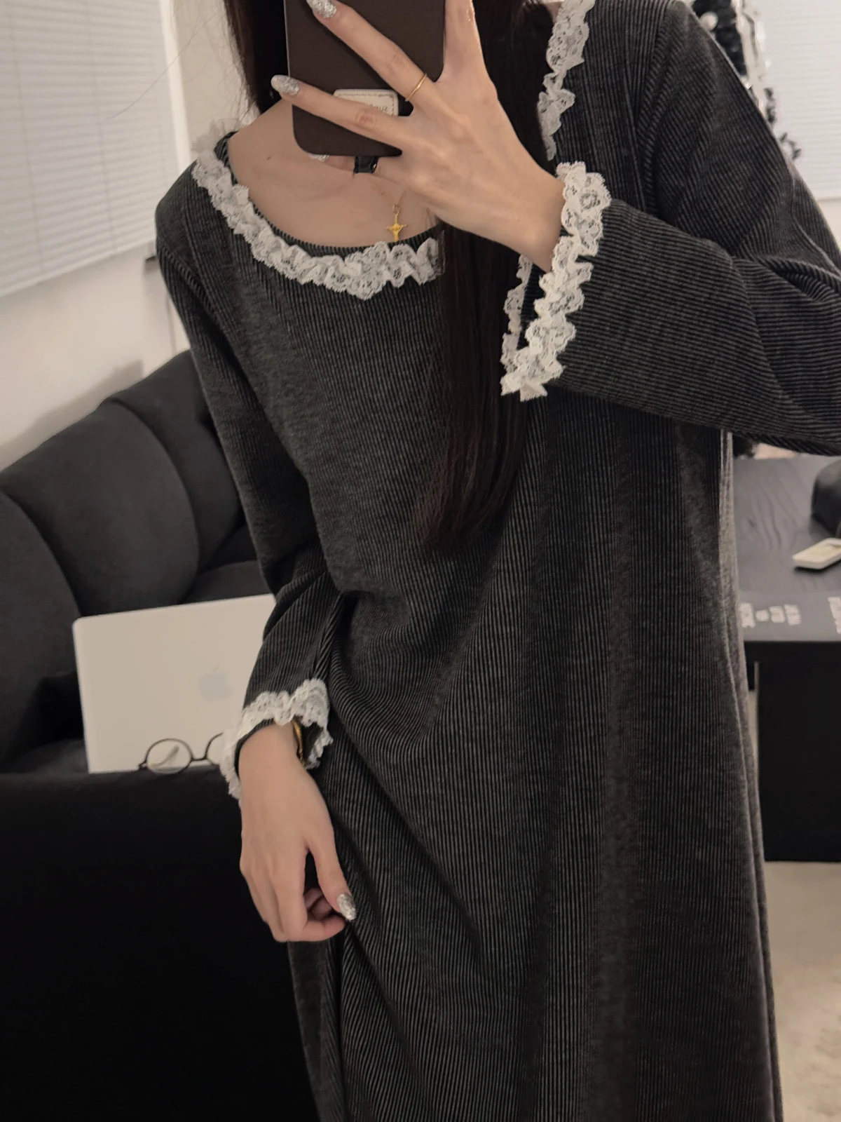 Korean Style Luxury Loose Casual Sleep Dress Women's Spring Autumn Floral Trim Comfortable Home Clothes Sweet High-End Feeling
Korean Style Luxury Loose Casual Sleep Dress Women's Spring Autumn Floral Trim Comfortable Home Clothes Sweet High-End Feeling