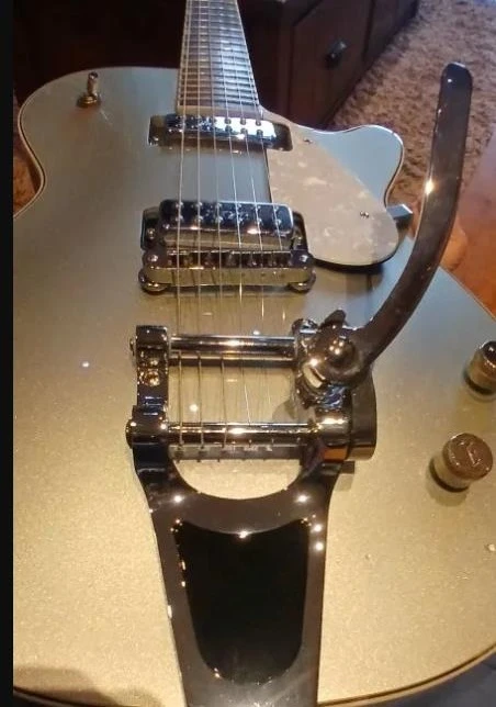 Upgrade B700 Vibrato Tailpiece Tremolo System Bridge Chrome Professional Guitar Replacement Parts for Enhanced Performance
Upgrade B700 Vibrato Tailpiece Tremolo System Bridge Chrome Professional Guitar Replacement Parts for Enhanced Performance