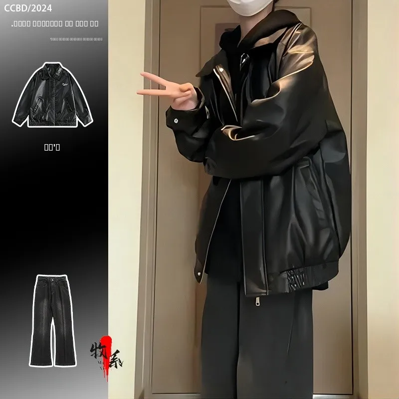 Мужская кожаная куртка Cleanfit Bla: модный осенний комплект в американском мотоциклетном стиле, свободный крой, с вышивкой, утепленная.
Мужская кожаная куртка Cleanfit Bla: модный осенний комплект в американском мотоциклетном стиле, свободный крой, с вышивкой, утепленная.