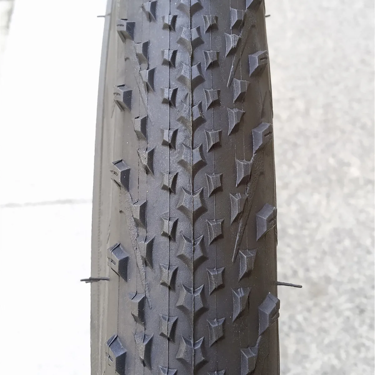 Original Merida Mountain Bike Outer Tire Wear Resistant 26/27.5*.95 for Knight Riders High Quali Bicycle Accories 
Original Merida Mountain Bike Outer Tire Wear Resistant 26/27.5*.95 for Knight Riders High Quali Bicycle Accories