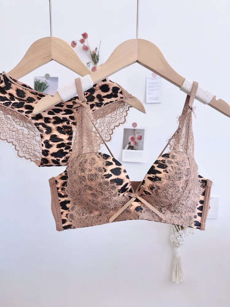 Sexy Leopard Print Push Up Bra for Small Chest Non Wired Wireless Unlined Bralette Side Boob Gatherer Anti Sag Seamless Lingerie
Sexy Leopard Print Push Up Bra for Small Chest Non Wired Wireless Unlined Bralette Side Boob Gatherer Anti Sag Seamless Lingerie
