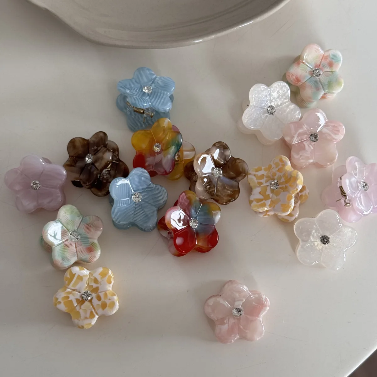 Свежая мини-оцтовая кислота с цветочным принтом, маленькая коготь для волос, модная универсальная заколка для волос, голова принцессы, милые милые аксессуары для волос для женщин и девочек 
Свежая мини-оцтовая кислота с цветочным принтом, маленькая коготь для волос, модная универсальная заколка для волос, голова принцессы, милые милые аксессуары для волос для женщин и девочек