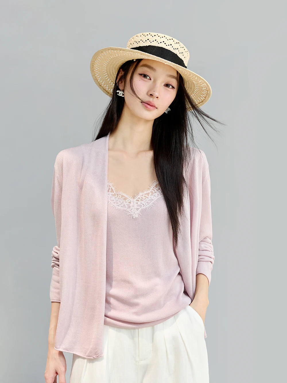 Элегантный шелковый вязаный комплект для офиса: топ и кардиган без бретелек с кружевом, свободный крой, мягкий шелк, весенняя мода в стиле OL
Элегантный шелковый вязаный комплект для офиса: топ и кардиган без бретелек с кружевом, свободный крой, мягкий шелк, весенняя мода в стиле OL