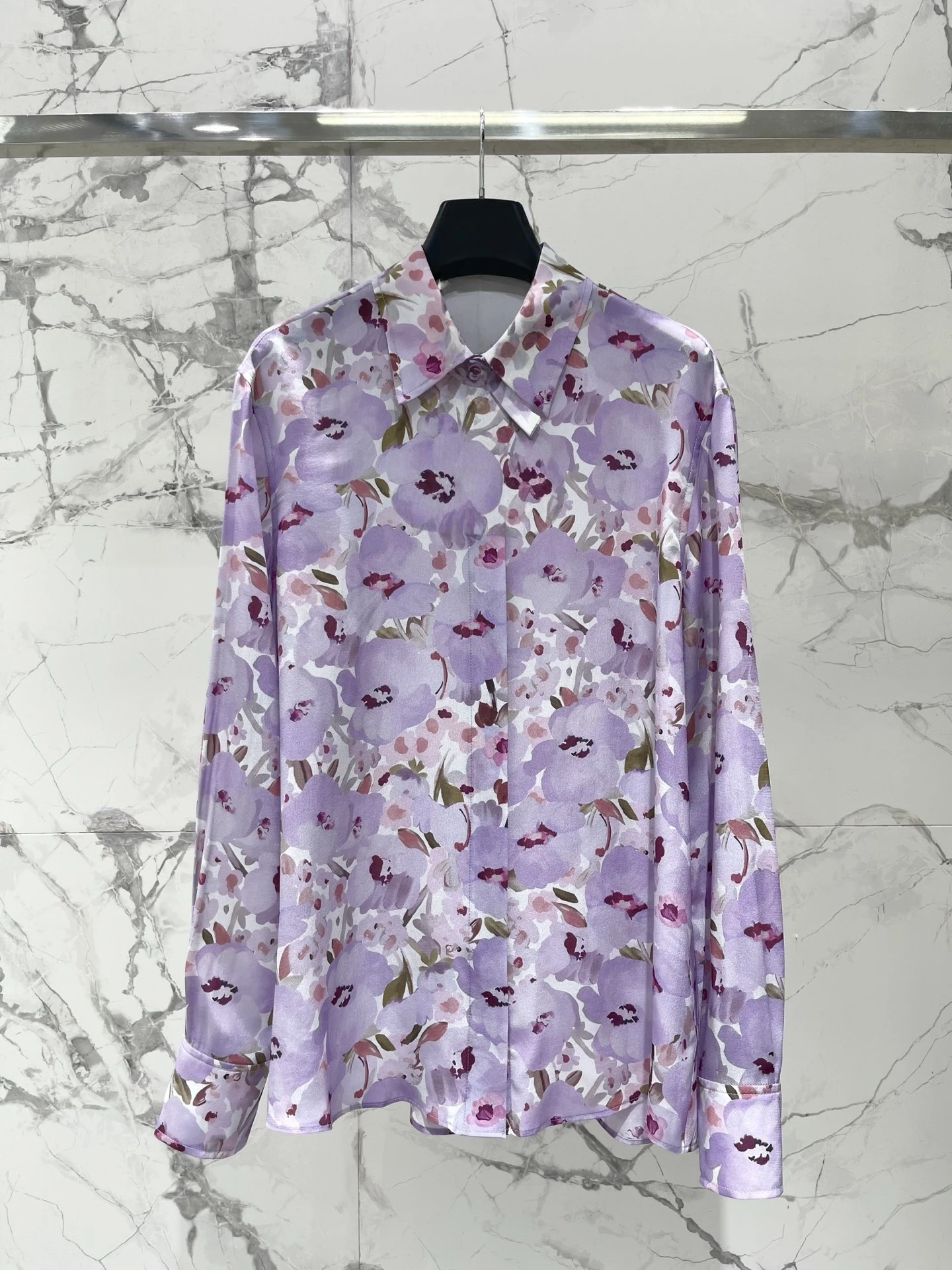 Elegant Slimming Silk Shirt Women's Fashionable Long Sleeve Floral Print Turn-down Collar Luxury Style Straight Cut Summer Shirt
Elegant Slimming Silk Shirt Women's Fashionable Long Sleeve Floral Print Turn-down Collar Luxury Style Straight Cut Summer Shirt