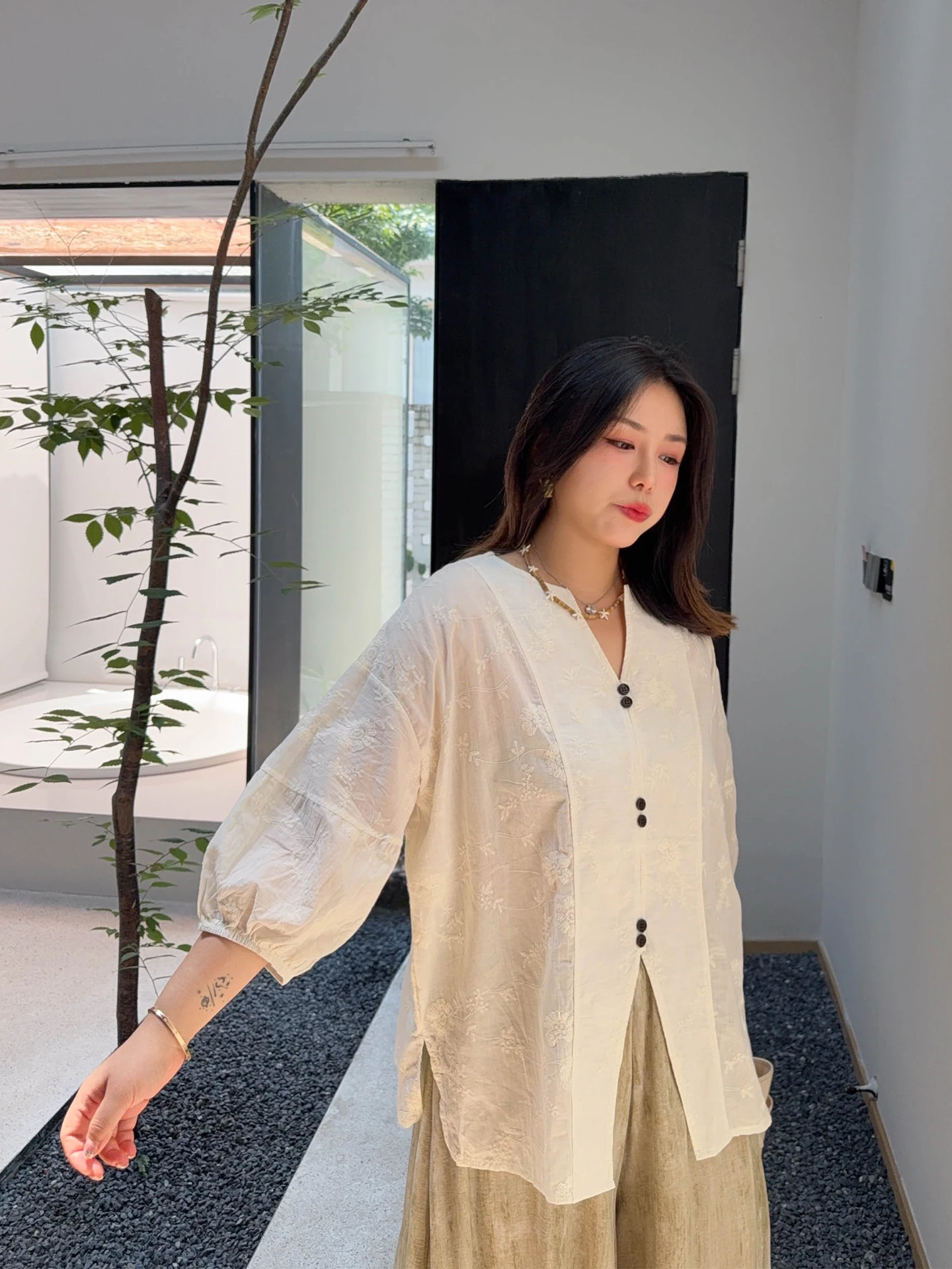 VOGANA Large Size Women's irt Embroidered Cotton Bubble Sve Loose Top Korean Sle Commute Faion Spring Summer
VOGANA Large Size Women's irt Embroidered Cotton Bubble Sve Loose Top Korean Sle Commute Faion Spring Summer